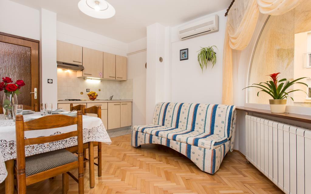 Apartments Lucija Baška Zewnętrze zdjęcie
